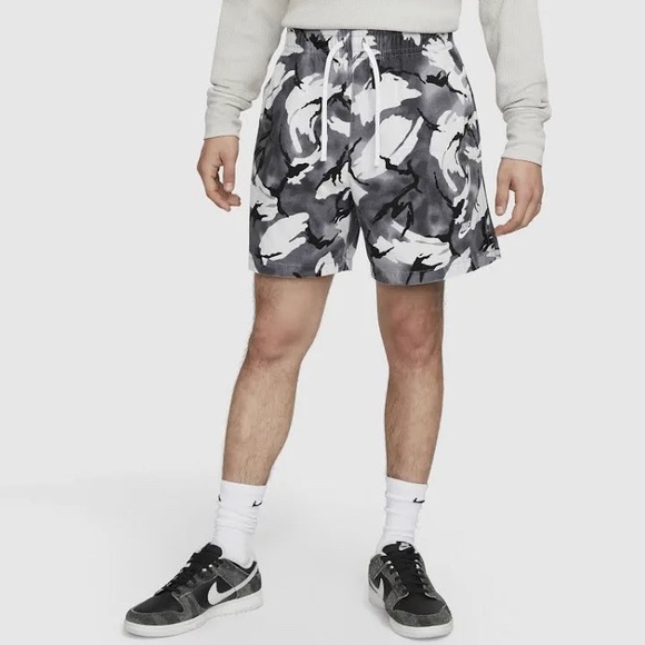 ✔️ NWT✔️ NIKE Club Woven Flow Shorts - Picture 1 of 12